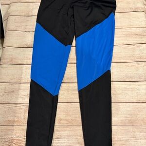 Onzie Leggings in Black and Blue
